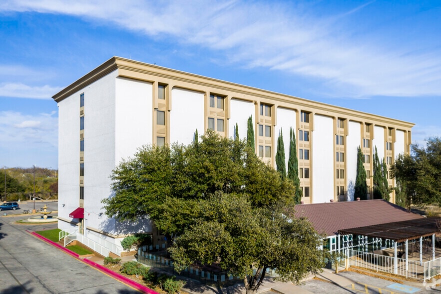 More Photos Of 441 Rio Concho Dr, San Angelo Hotel For Sale