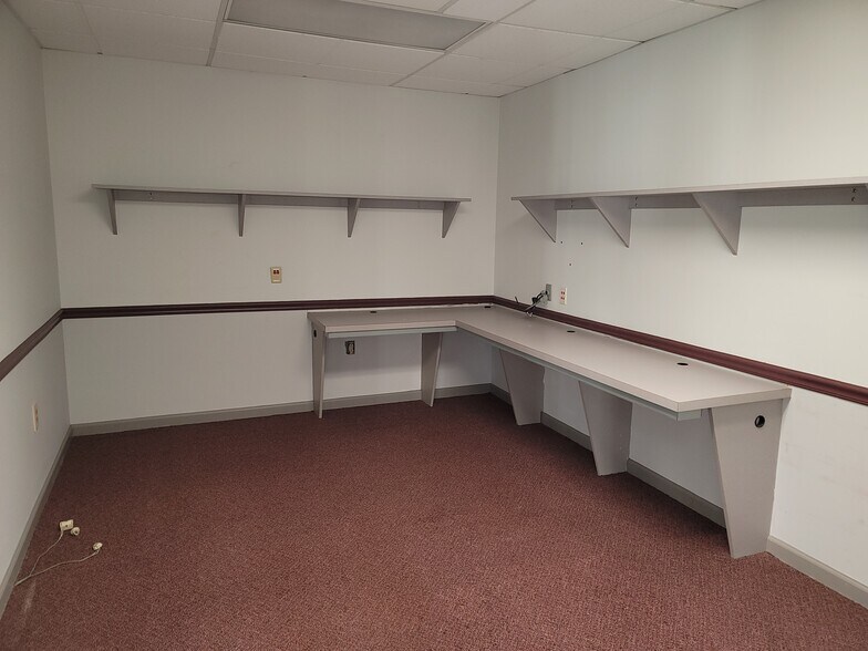 More Photos Of 1615 Lincoln Way, White Oak Storefront For Lease