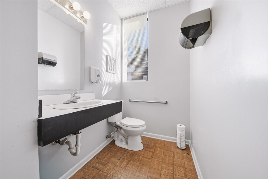 More Photos Of 729 1st Ave SW, Hickory Office For Sale
