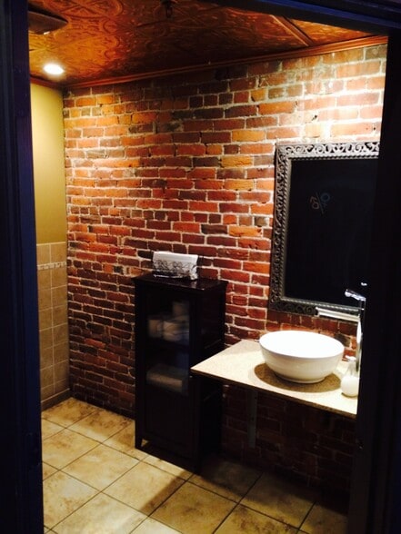 More Photos Of 23-25 N Pleasant St, Amherst Storefront Retail Office For Lease