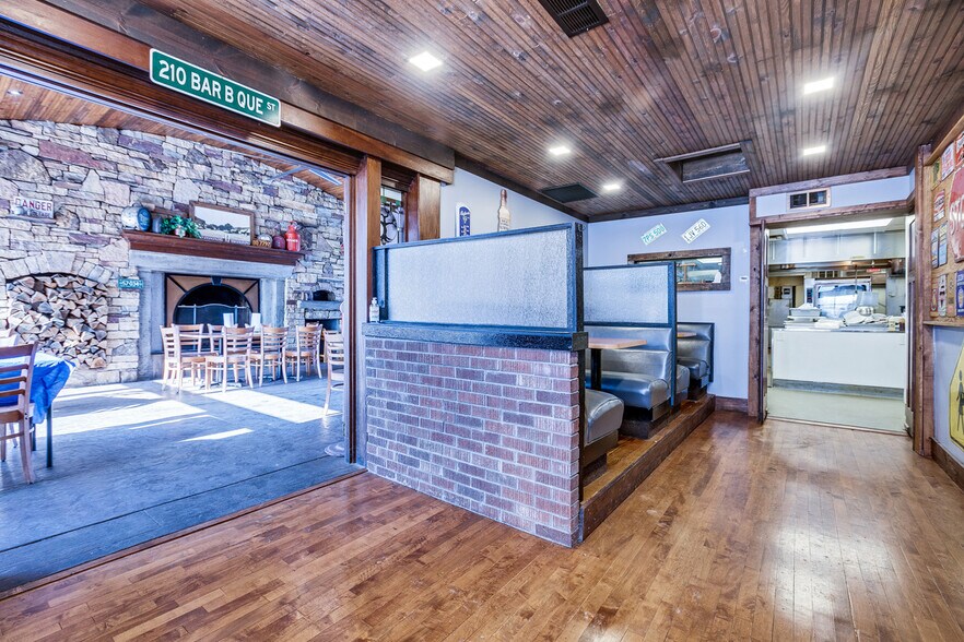 More Photos Of 328 5th Ave N, Bayport Restaurant For Sale