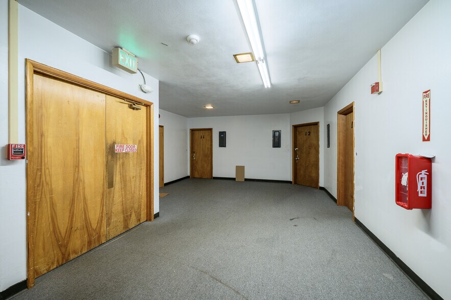 More Photos Of 229 E Monroe St, Carlton Apartments For Sale