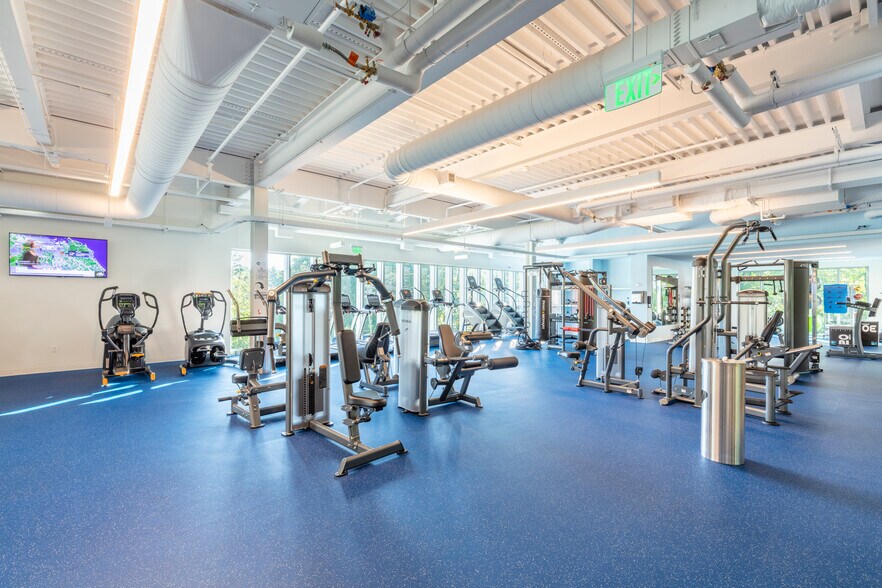 More Photos Of 10 New England Business Ctr, Andover Office For Lease
