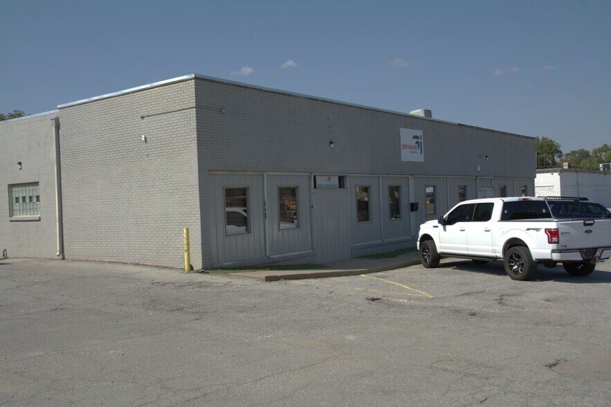 More Photos Of 804 S Sheridan Rd, Tulsa Light Manufacturing For Lease