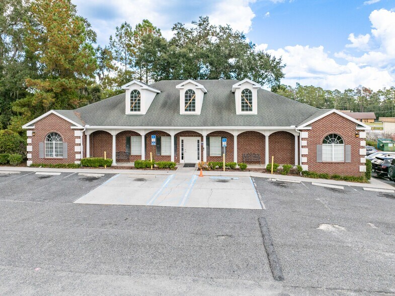 Primary Photo Of 440 SW Perimeter Glen, Lake City Medical For Sale