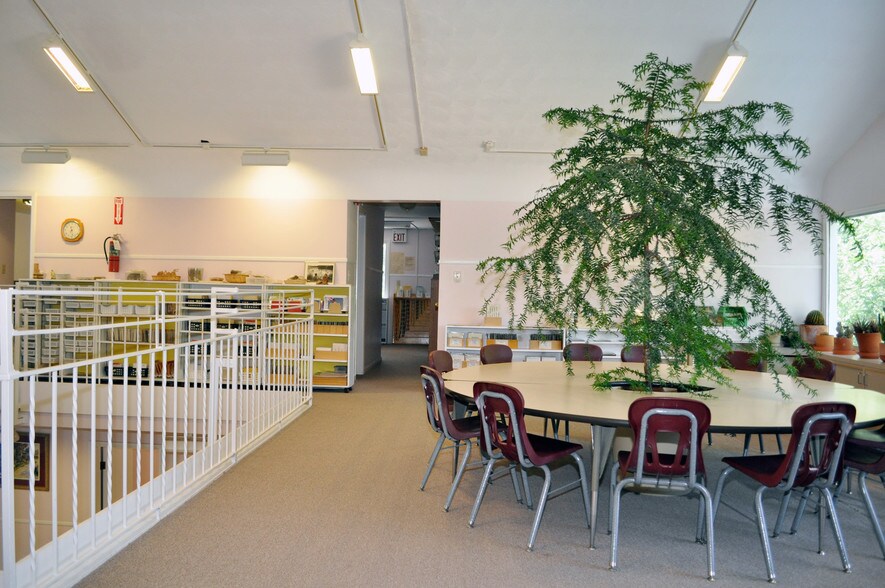 More Photos Of 17892 Chillicothe Rd, Chagrin Falls Office For Sale