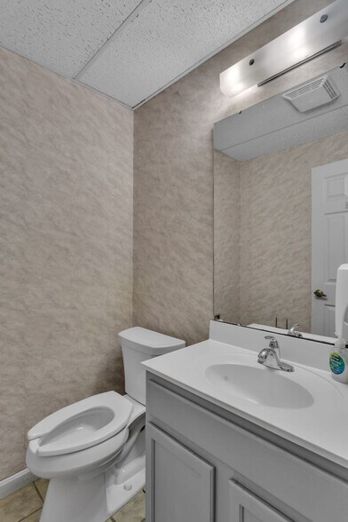 More Photos Of 1108 Ohio River Blvd, Sewickley Office For Sale