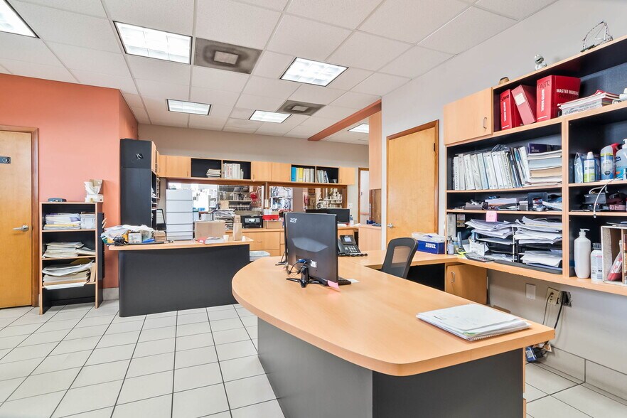 More Photos Of 3200 NW South River Dr, Miami Manufacturing For Lease