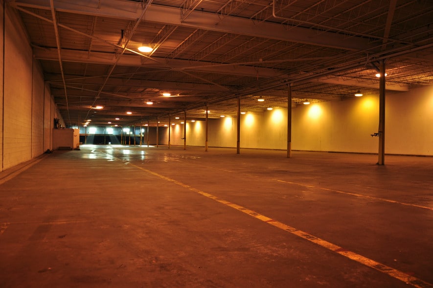 More Photos Of 4039 Genesee St, Cheektowaga Distribution For Lease
