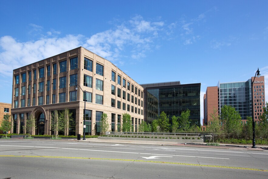 Primary Photo Of 10 W Nationwide Blvd, Columbus Office For Lease
