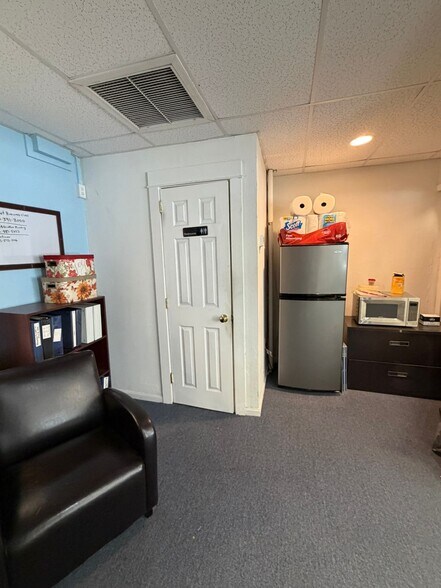 More Photos Of 423 York Rd, Jenkintown Storefront Retail Residential For Lease