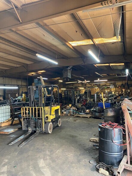 More Photos Of 1629 Roadhaven Dr, Stone Mountain Warehouse For Sale