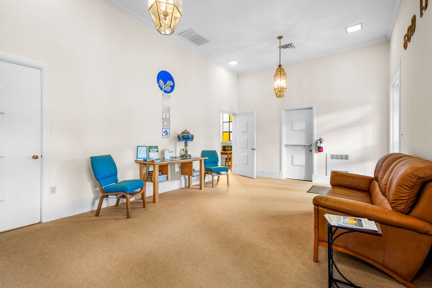 More Photos Of 537 7th Ave SW, Albany Religious Facility For Sale