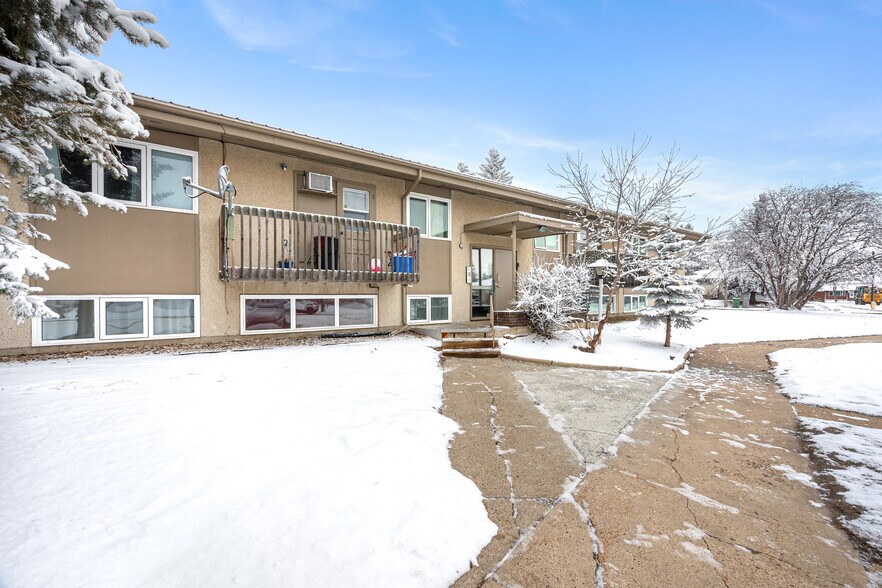 More Photos Of 4504 56A Av, Lloydminster Apartments For Sale