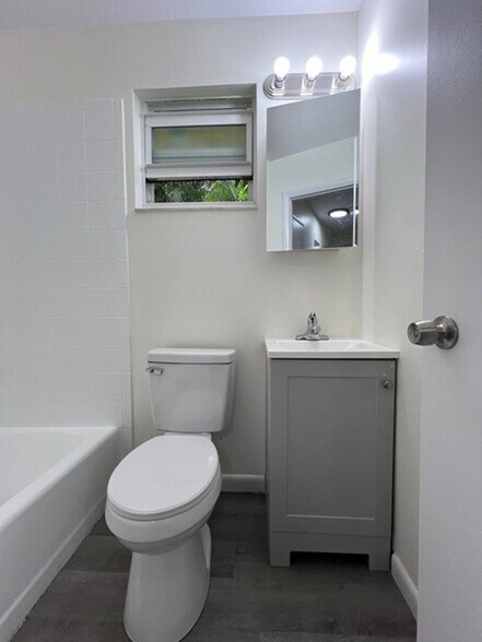 More Photos Of 1845 Dillone Ln, North Palm Beach Apartments For Sale