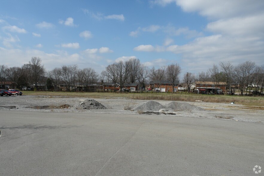 More Photos Of 215 W Maplewood Ln, Nashville Office For Sale