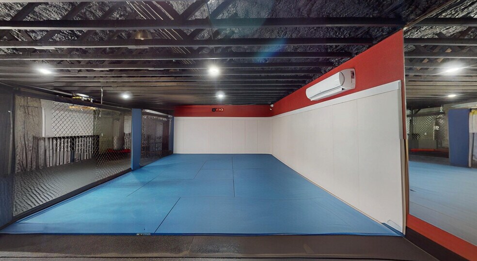 More Photos Of 3508 S Manhattan Ave, Tampa Health Club For Sale