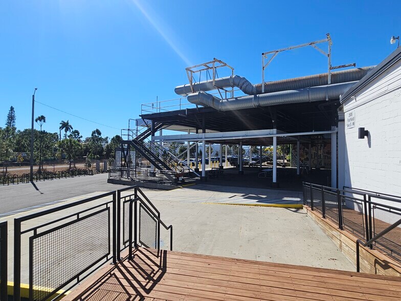 More Photos Of 2606 Fairfield Ave S, Saint Petersburg Light Manufacturing For Lease