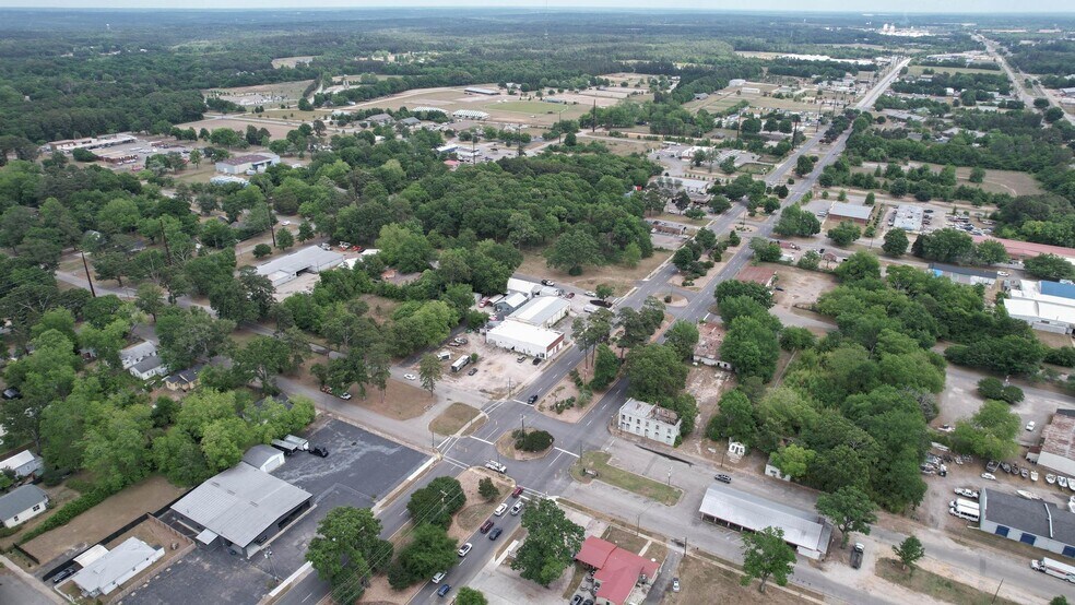 More Photos Of 910 Richland Ave E, Aiken General Retail For Lease