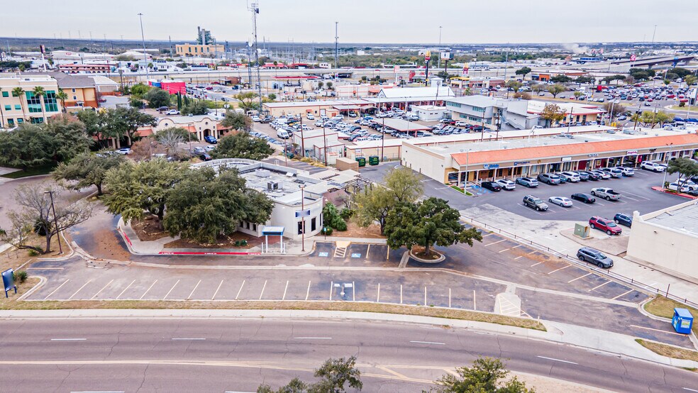 More Photos Of 102 Del Ct, Laredo Office For Lease