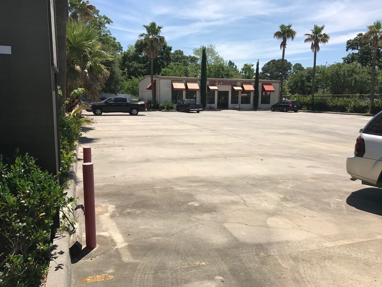 More Photos Of 8939 Long Point Rd, Houston Freestanding For Lease