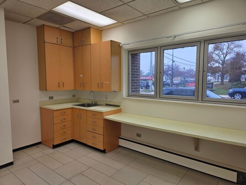 More Photos Of 601 W Central Rd, Mount Prospect Medical For Lease