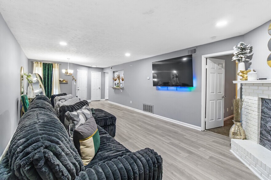 More Photos Of 563 Briar Hill Ct, Riverdale Apartments For Sale