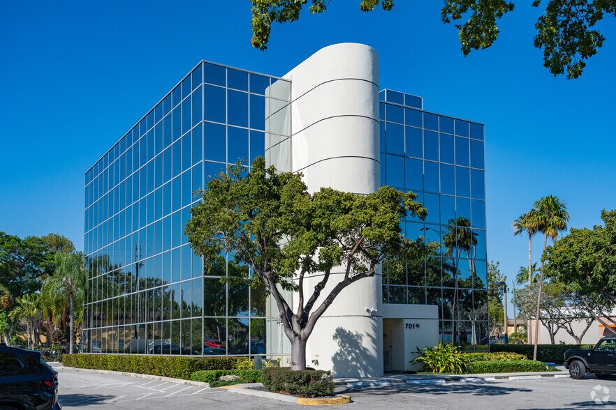 More Photos Of 701 E Commercial Blvd, Oakland Park Medical For Sale