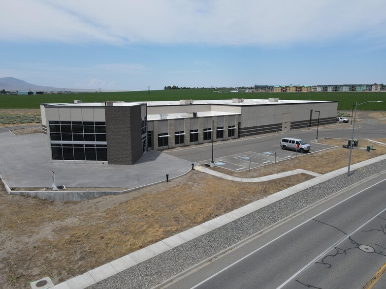 More Photos Of 2943 Belmont, West Richland Distribution For Lease