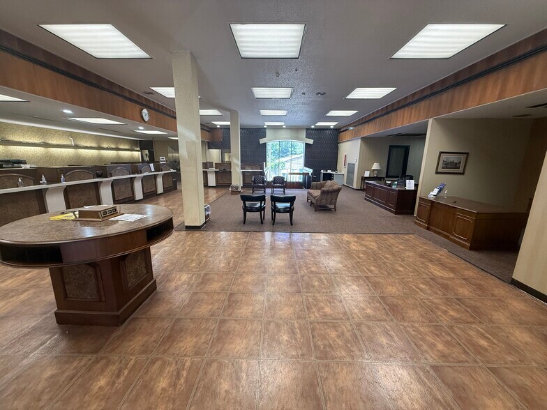 More Photos Of 128 E Commerce St, Aberdeen Storefront For Sale