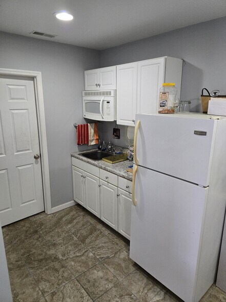 More Photos Of 1315 S Water Ave, Gallatin Freestanding For Lease