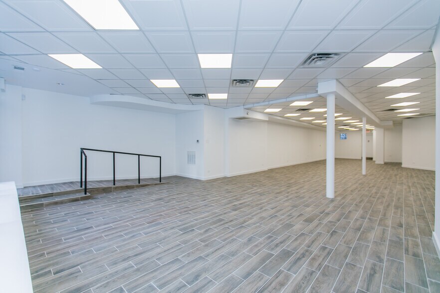 More Photos Of 2338 N Clark St, Chicago Storefront Retail Residential For Lease