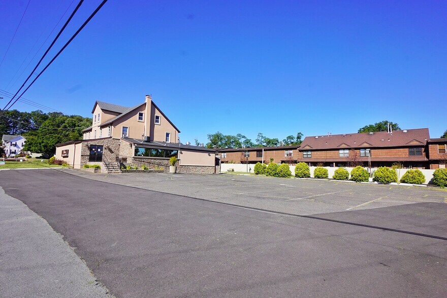 More Photos Of 306 Gatzmer Ave, Jamesburg Restaurant For Lease