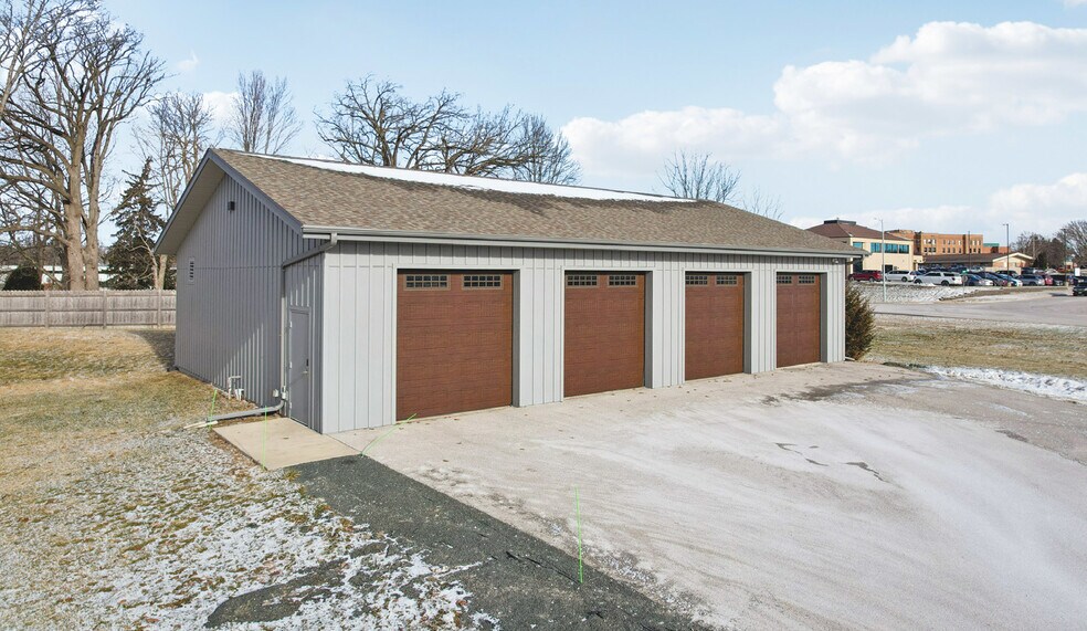 More Photos Of 121 S Wilson Ave, Hartford Flex For Sale