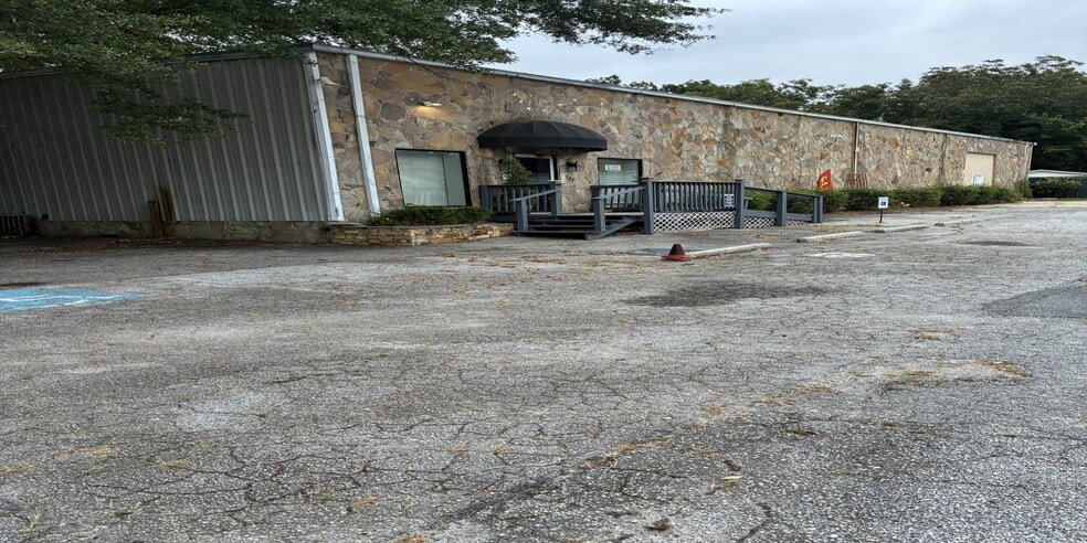 More Photos Of 737 Main St, Stone Mountain Office For Lease
