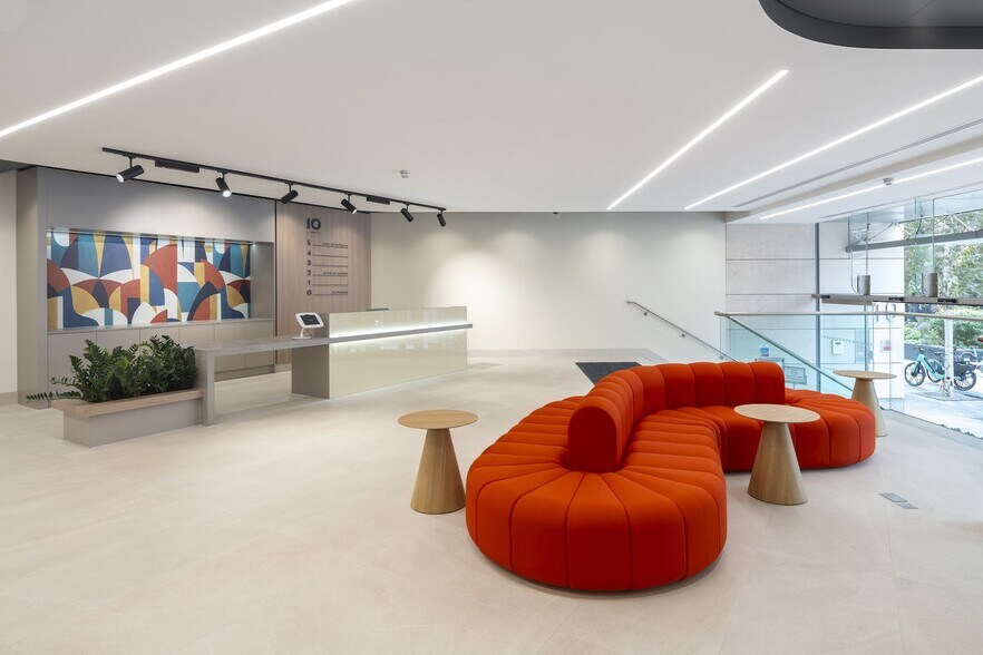 More Photos Of 2-10 St Bride St, London Office Residential For Lease