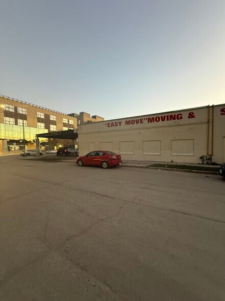 More Photos Of 330 Elgin Av, Winnipeg Industrial For Sale