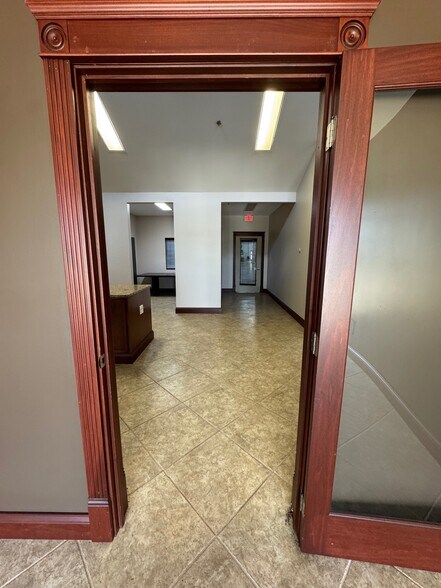 More Photos Of 1000 Hedstrom Dr, Ashland Warehouse For Lease