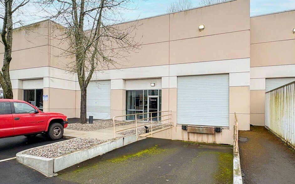 More Photos Of 11824 NE Ainsworth Cir, Portland Warehouse For Lease