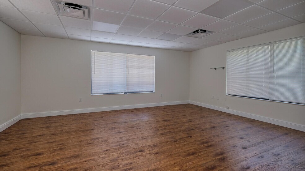 More Photos Of 2548-2550 First St, Fort Myers Loft Creative Space For Lease