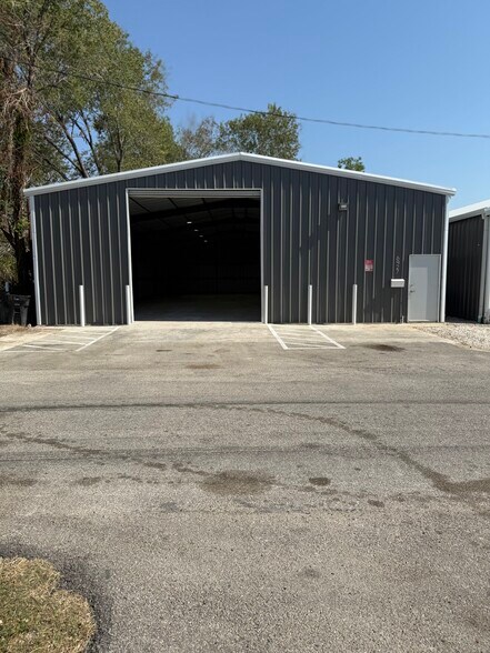 More Photos Of 6929 Calhoun Rd, Houston Unknown For Lease