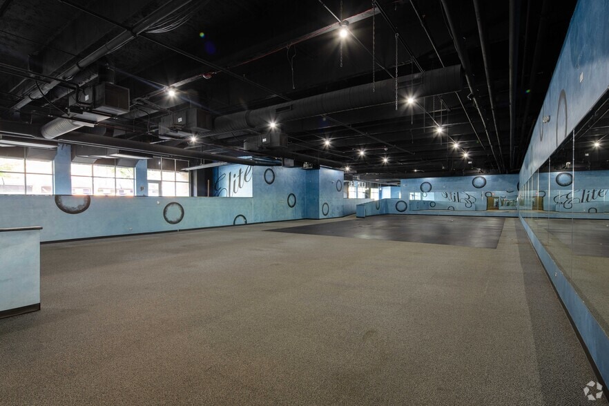 More Photos Of 1518 Market St, Des Plaines Unknown For Lease