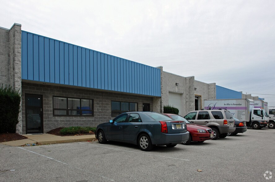 More Photos Of 428 Kelley Dr, West Berlin Flex For Lease