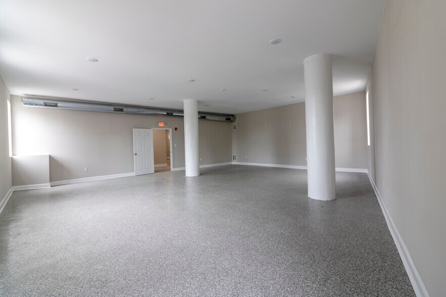 More Photos Of 2613 W Hunting Park Ave, Philadelphia Light Distribution For Lease
