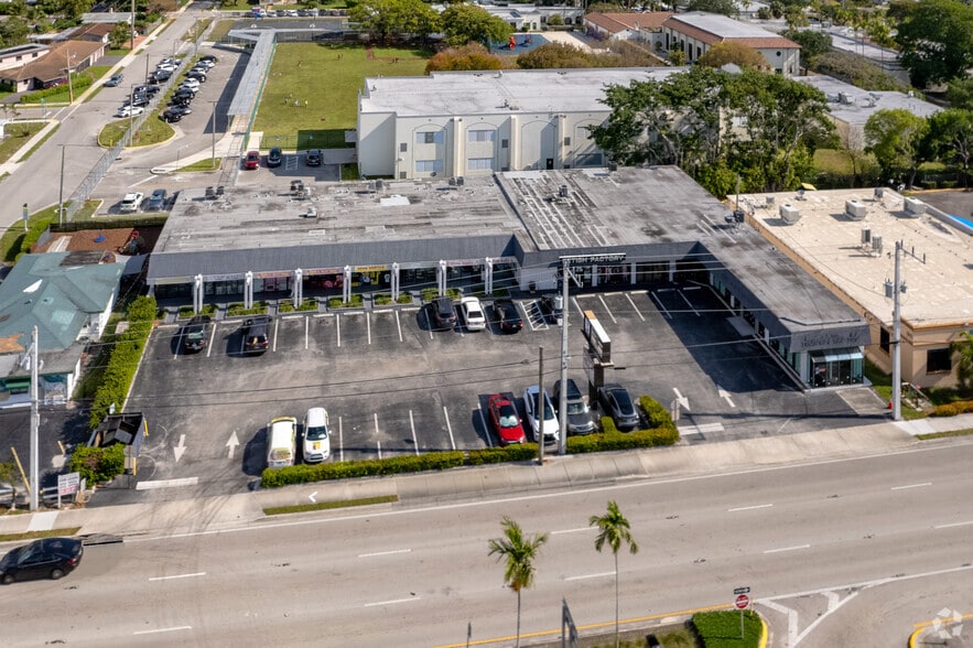 More Photos Of 821-859 E Oakland Park Blvd, Oakland Park Storefront For Lease