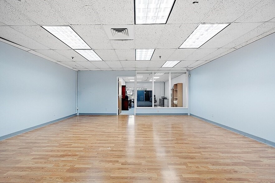 More Photos Of 141 Great Rd, Acton Storefront For Lease