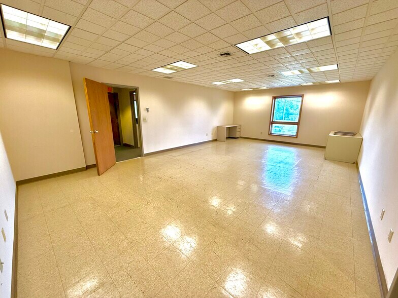 More Photos Of 321 S Blanchard St, Findlay Office For Sale