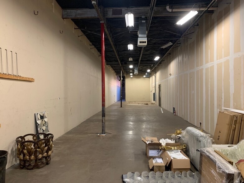 More Photos Of 163 Oak Lawn Ave, Dallas Showroom For Lease