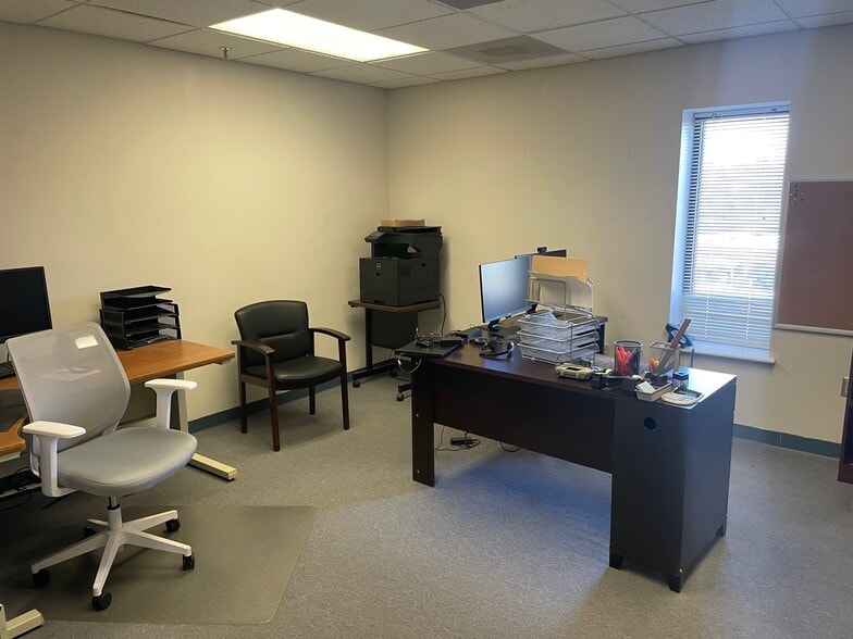 More Photos Of 110 Vista Centre Dr, Forest Office For Lease