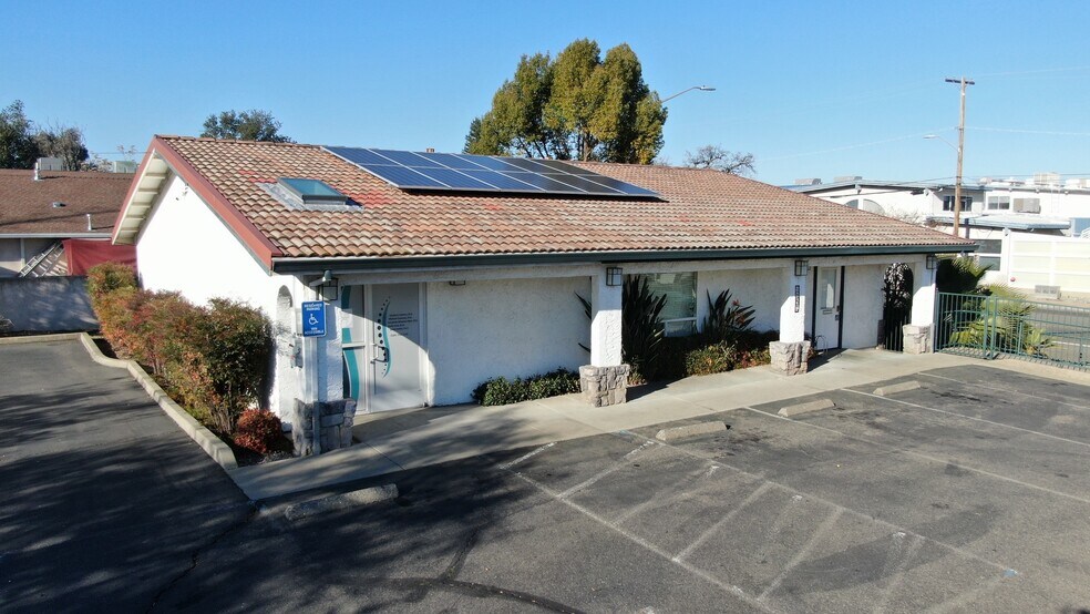 Primary Photo Of 1158 Court St, Redding Medical For Sale